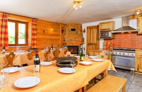 Le Bettaix Ski Chalet | Chalet, balcony, fireplace or stove, parking, tv, ski locker, 260m², Les Menuires