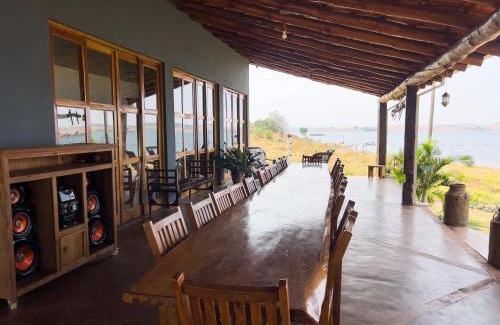 Delfinopolis Ski Chalet | Chale com vista e acesso ao Rio Grande - MG