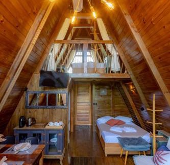 Joinville Ski Chalet | Chale confortavel com pisc,WiFi, garagem e jacuzzi