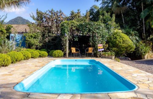 Joinville Ski Chalet | Chale confortavel com pisc,WiFi, garagem e jacuzzi