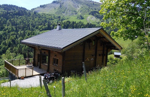 Saint-Nicolas-la-Chapelle Ski Chalet | CHALET INDEPENDENT VIE MASSIFS ARAVIS - MONT BLANC AND BEAUFORTIN