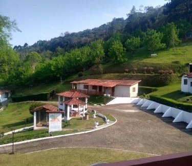 Cunha Cabin | Chale na natureza dentro pousada pedacinho do ceu