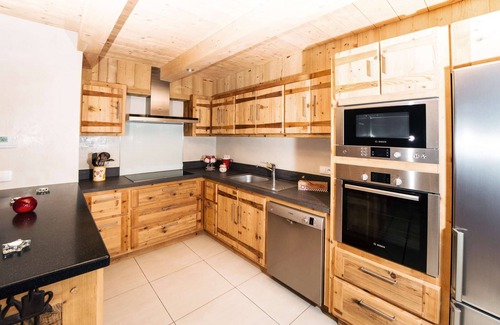Chatel Ski Chalet | Chalet 14 pers (12 adults max) - authentic, spa, close to the centre and slopes