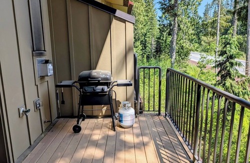Government Camp Ski Chalet | Chalet 145 at the Official Collins Lake Resort