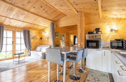 Cast Ski Chalet | Chalet '15min Des Plages Et Baie Douarnenez' with Private Terrace and Private Garden