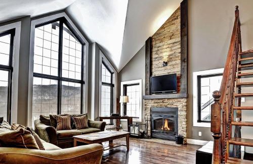 Stoneham Ski Chalet | Chalet 17 Chemin Blanc by Les Chalets Alpins
