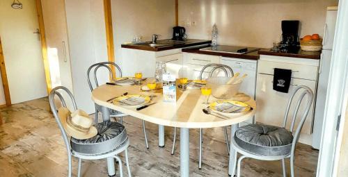 Saint-Denis-d'Oleron Ski Chalet | Chalet 2 étoiles - Piscine - eebbhi