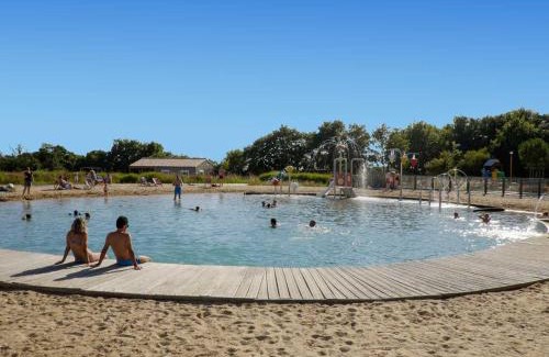 La Chapelle-Hermier Ski Chalet | Chalet 2 chambres au calme avec terrasse, piscine chauffée et accès lac en Vendée - FR-1-783-26