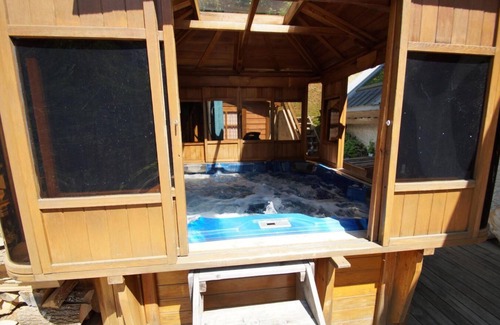 Venosc Ski Chalet | Chalet, 250m from ski lifts, fitness, sauna, terrace, balcony, fireplace or stove, tv, 130m²