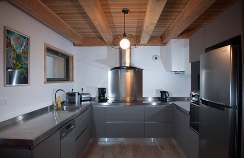 Villard-de-Lans Ski Chalet | Chalet 5 * La Vercouline | 10 people with heated pool/Spa. summer Winter