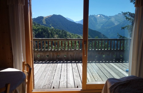 Huez-en-Oisans Ski Chalet | Chalet 6 to 8 pers. facing south with view, ideal for family with children