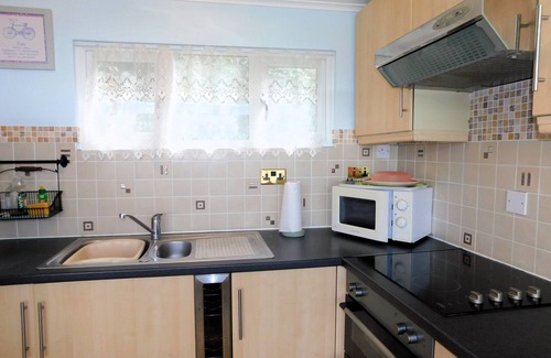 Cromer Ski Chalet | Chalet 72 is an elevated, single storey chalet on Kings Chalet Park, Cromer, in easy reach of Cromer