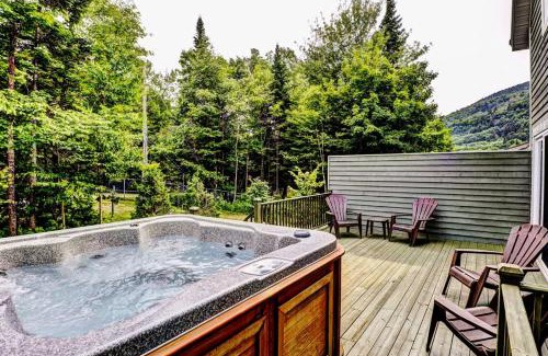 Stoneham Ski Chalet | Chalet 9010 Chemin des Alpages by Les Chalets Alpins
