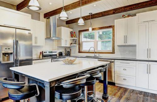 Stoneham Ski Chalet | Chalet 9010 Chemin des Alpages by Les Chalets Alpins