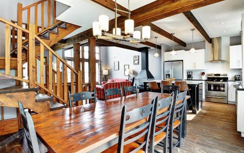 Stoneham Ski Chalet | Chalet 9010 Chemin des Alpages by Les Chalets Alpins