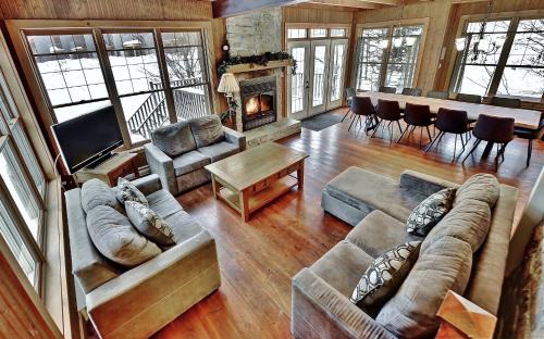 Stoneham Ski Chalet | Chalet 9019 Chemin des Alpages by Les Chalets Alpins