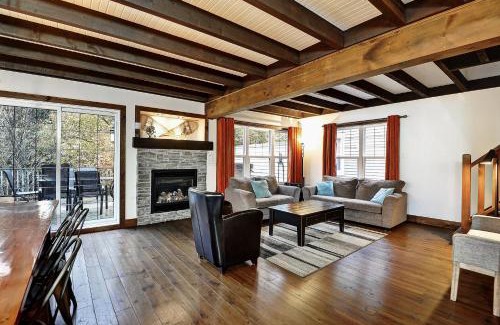 Stoneham Ski Chalet | Chalet 9029 Chemin des Alpages by Les Chalets Alpins