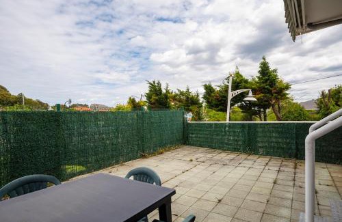 Castro Urdiales Apartment | Chalet adosado con piscina, terraza y garaje en Castro Urdiales