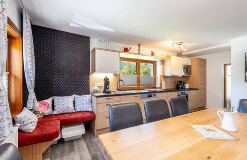 Aich House | Chalet am See by myNests - Holiday home, 3 bedrooms, 2 bathrooms