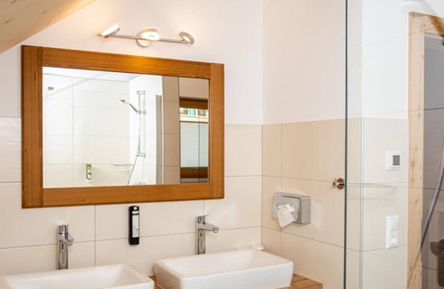 Mallnitz RV Rental | Chalet Ankogel - HOCHoben camp & explore
