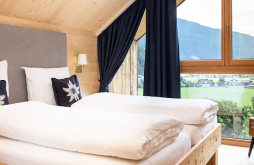 Mallnitz RV Rental | Chalet Ankogel without stone bathtub - HOCHoben camp & explore