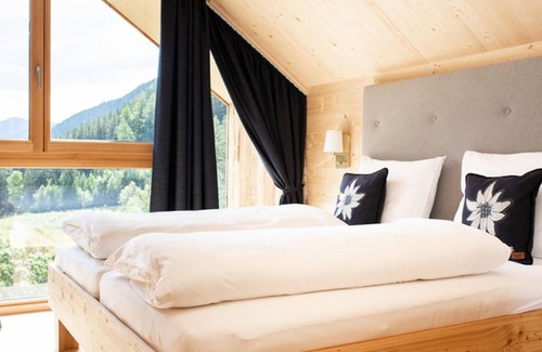 Mallnitz RV Rental | Chalet Ankogel without stone bathtub - HOCHoben camp & explore