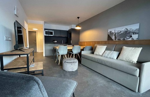 Huez Apartment | Chalet Apartment in Auris with Scenic Views