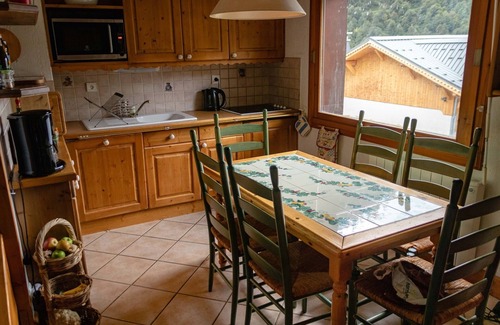 Le Tour Apartment | Chalet-apartment with internet access near slopes; ideal for skiers and walkers
