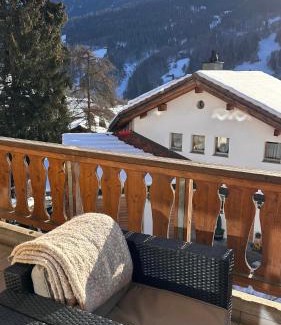 Saas im Prattigau Apartment | Chalet apartment & mountain view