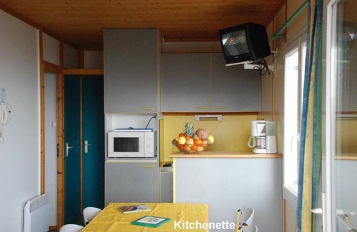 Blavignac Ski Chalet | Chalet "Aster Semaine" with Mountain View, Shared Pool & Wi-Fi