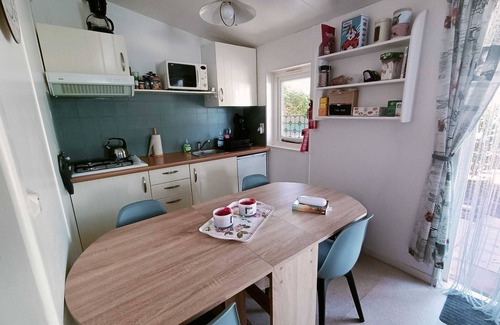 Champs-Romain Ski Chalet | Chalet at camping Le Verdoyer* Dordogne France 4 pers./2 bedrooms