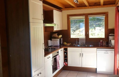 Oz Ski Chalet | Chalet at the foot of the slopes with mountain view.