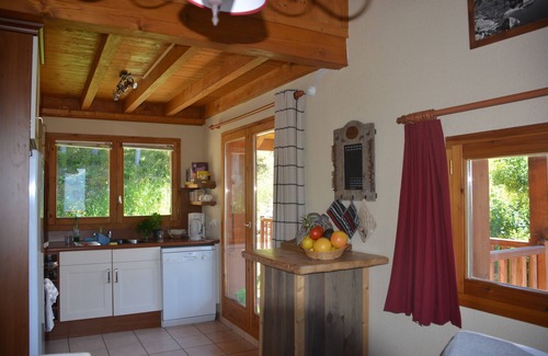 Oz Ski Chalet | Chalet at the foot of the slopes with mountain view.