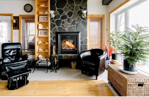 Pincourt Apartment | Chalet At The Water's Edge Near Beach CITQ 300742