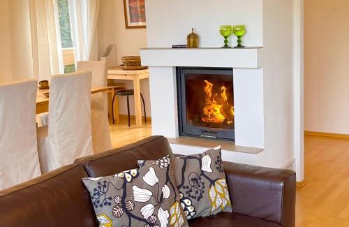 Nussdorf am Attersee Apartment | Chalet Attersee - ganzes Ferienhaus, Seeblick, Kamin, Sauna