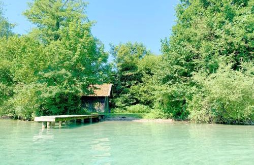 Nussdorf am Attersee Apartment | Chalet Attersee - ganzes Ferienhaus, Seeblick, Kamin, Sauna