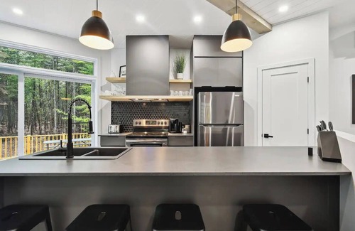 Chertsey Ski Chalet | Chalet AuCalm| Ski, Spa, navigable Lake| in the mountain| 1h away from Montreal