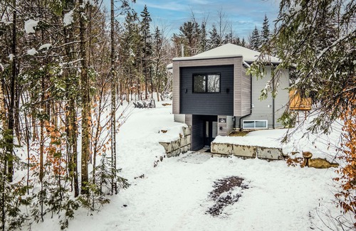Chertsey Ski Chalet | Chalet AuCalm| Ski, Spa, navigable Lake| in the mountain| 1h away from Montreal