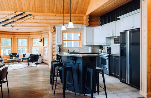 Fiddler Lake Resort Ski Chalet | Chalet Authentik 27: Indoor & Outdoor heated pools, Hot tub, Lake and Resort
