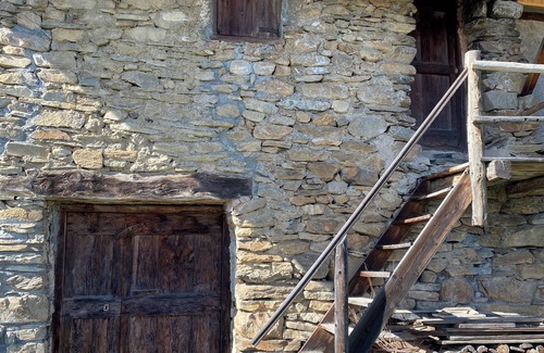 Saint-Clement-sur-Durance Ski Chalet | Chalet Authentique Atypique