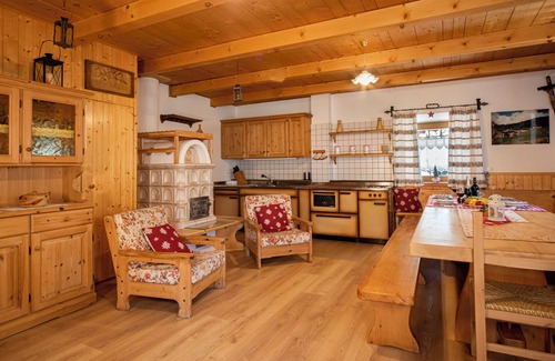 Palu del Fersina Ski Chalet | Chalet "Baita dei Minatori Val dei Mocheni" with Mountain View, Private Terrace & Wi-Fi