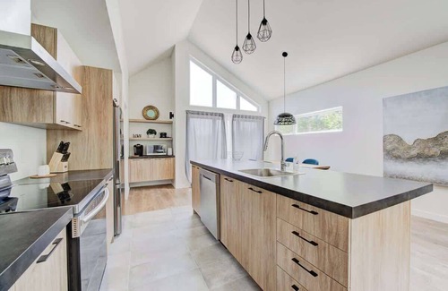 Pont-Rouge House | Chalet Beaulieu | Spa | Piscine | Sauna | Billard