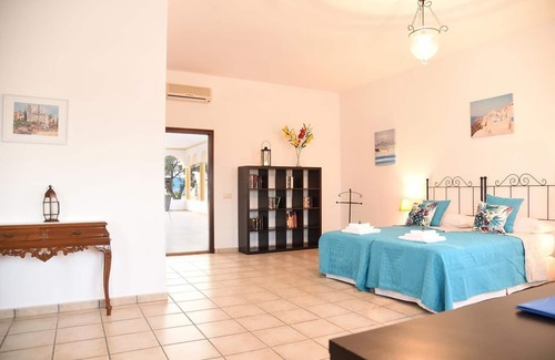 Lora Del Rio Villa | Chalet Bellavista with private pool, clear views and Wifi