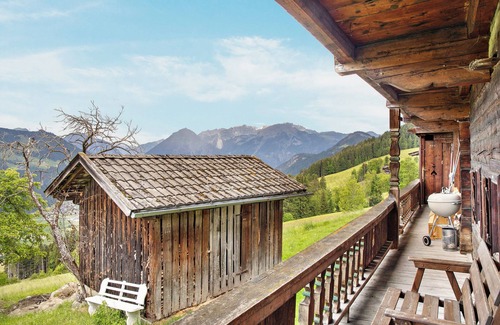 Holdernach House | Chalet 'Berghof Moosen' with Mountain View, Private Terrace and Wi-Fi