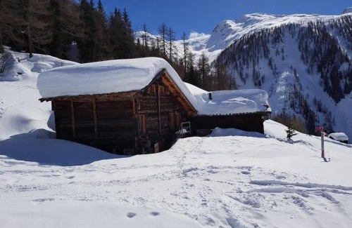Ulrichen Ski Chalet | Chalet Biene - Swiss Alp Chalet with Sauna and Jacuzzi