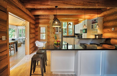 Fiddler Lake Resort Ski Chalet | Chalet Black Eagle on Fiddler Lake (lakefront) with Hot Tub and Sauna