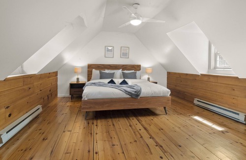 Riviere-Rouge Ski Chalet | Chalet Bleu - Waterfront Retreat