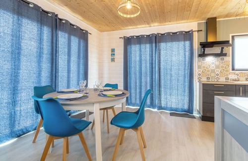 Plobannalec-Lesconil Ski Chalet | Chalet 'Bois À 2kms De La Plage' with Private Terrace and Private Garden