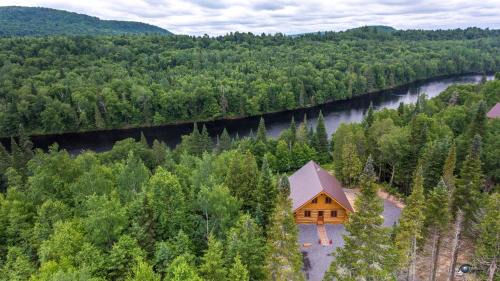 Mauricie Ski Chalet | Chalet bois rond aux paysages uniques avec Spa !
