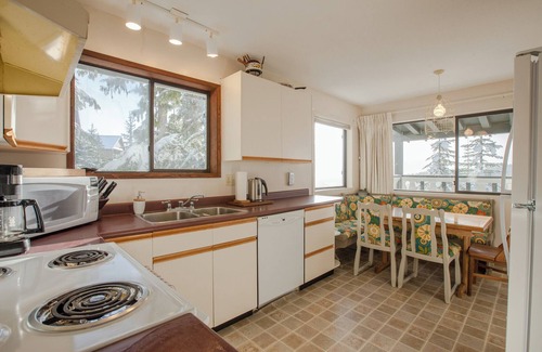 Courtenay Ski Chalet | Chalet Bonderalp 3BR Chalet ski in/out bike in/out with stunning view in village